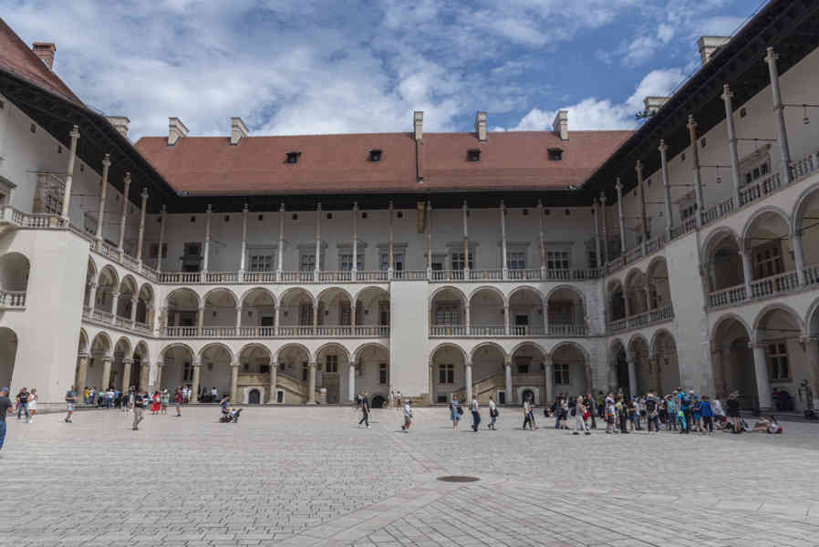 Polonia - Cracovia 056 - colina de Wawel - castillo de Wawel.jpg